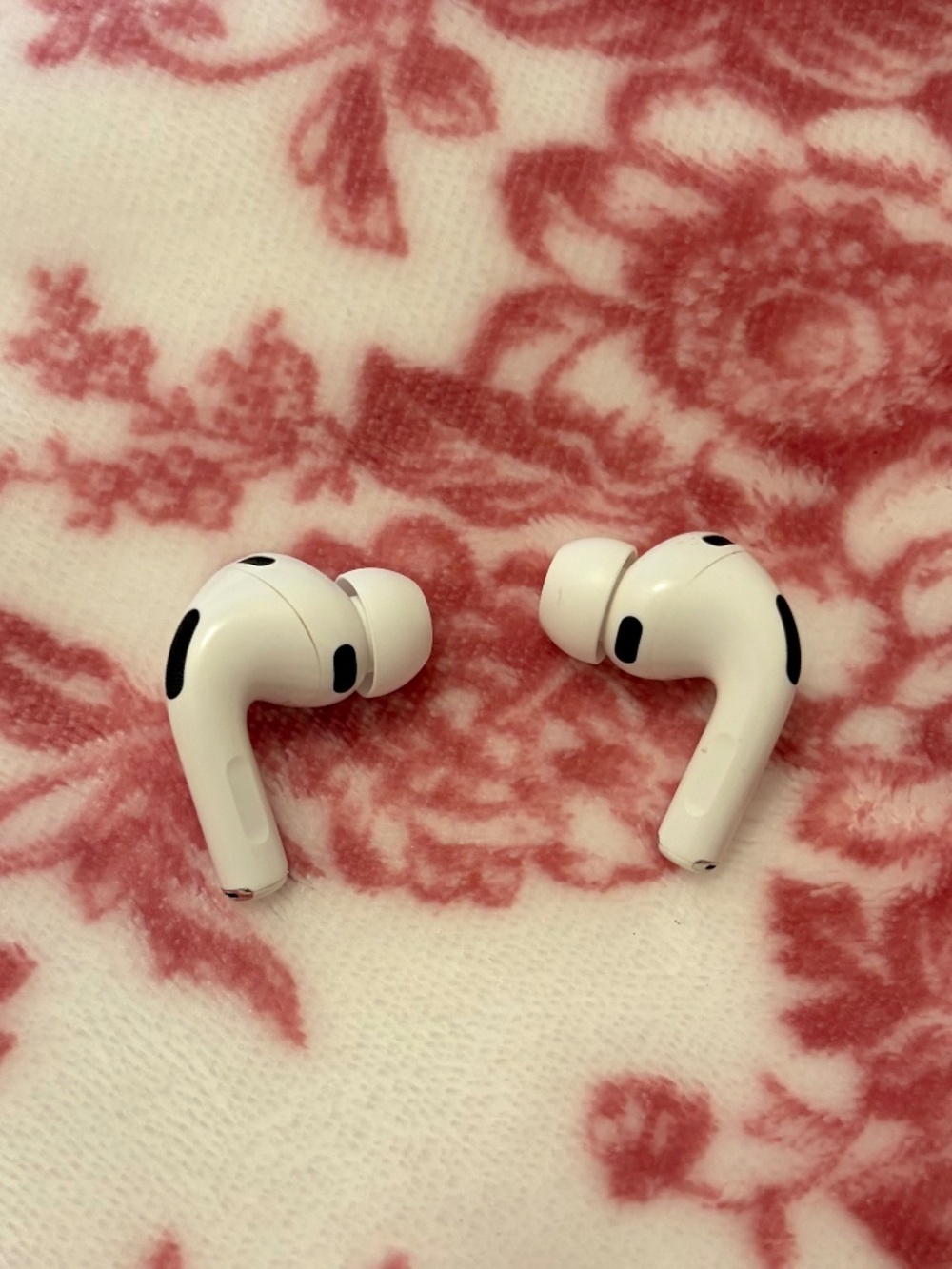 AirPod Pros - Picture 4 of 4